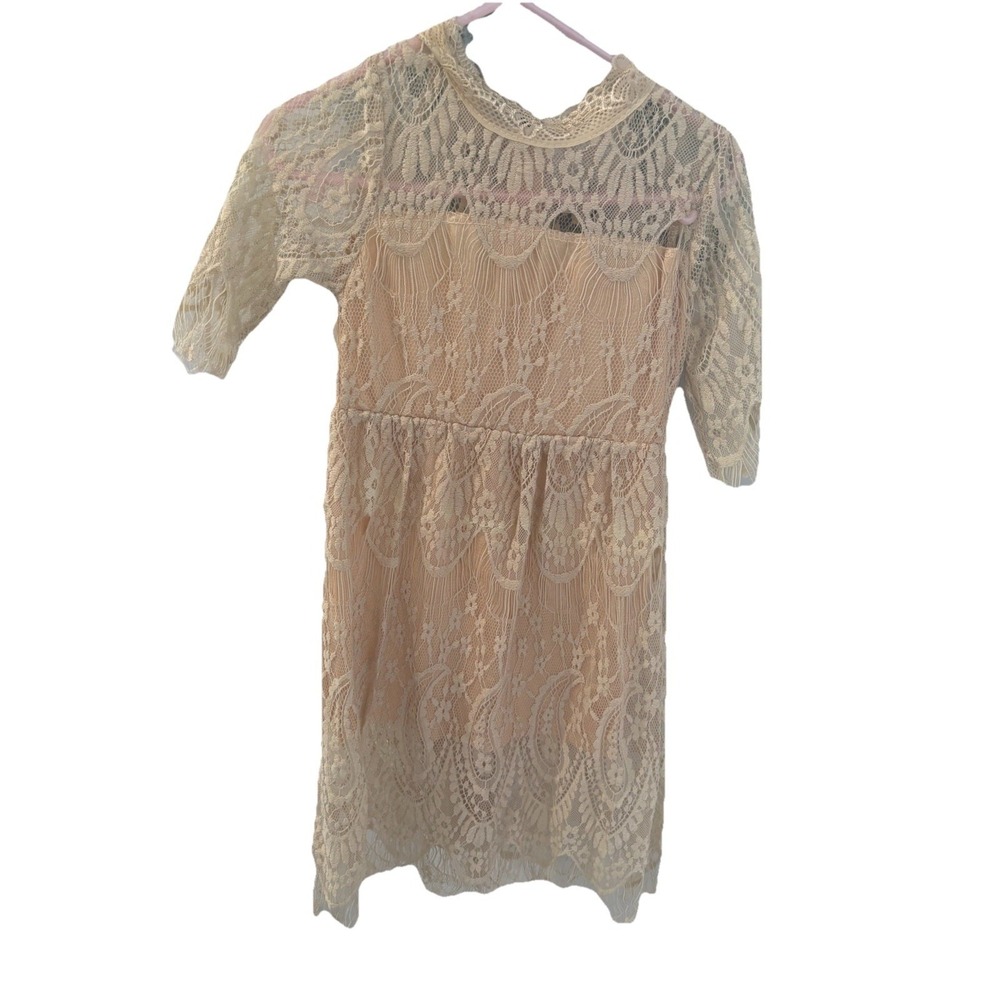 NWOT Beautiful Champaigne Little Girls Lace Dress, sizing in descriptions, fall
